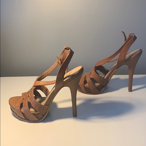 👡 Fergie Ankle Strap Brown Sandal Heels Size 7 - Picture 4 of 8